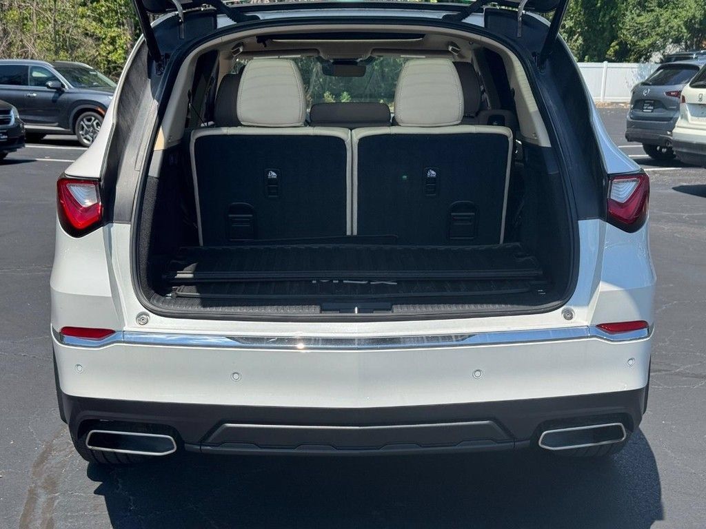 Certified 2024 Acura MDX w/ Technology Package FWD image 5