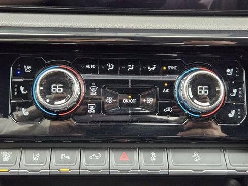 Used 2025 GMC Sierra 2500 AT4 image 20