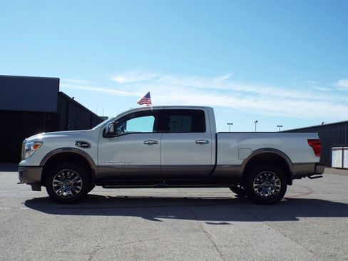 Used 2018 Nissan Titan Platinum Reserve w/ Platinum Utility Package image 5