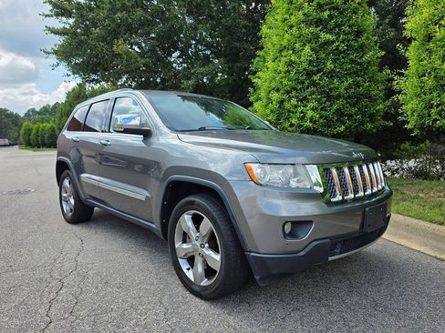 Used 2013 Jeep Grand Cherokee Overland AWD/4WD image 7