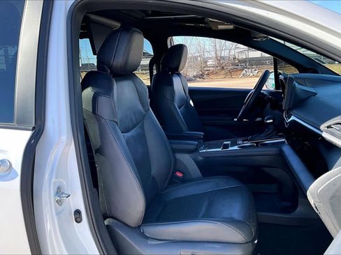 Used 2025 Toyota Sienna Platinum image 8