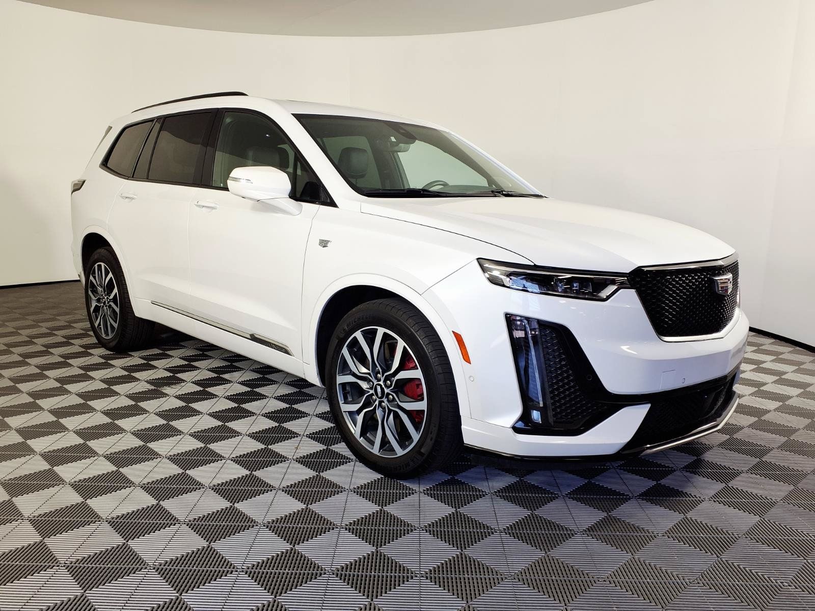 Certified 2024 Cadillac XT6 Sport w/ Platinum Package AWD/4WD image 3