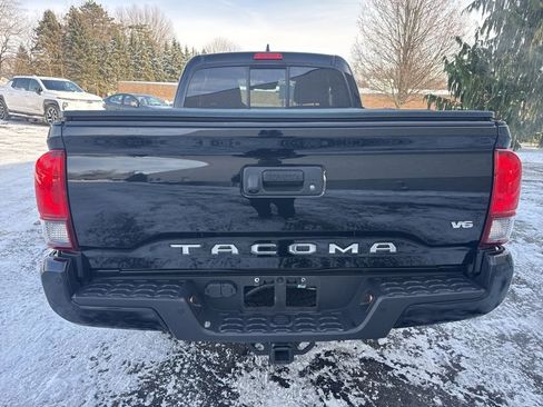 Used 2019 Toyota Tacoma TRD Sport image 4