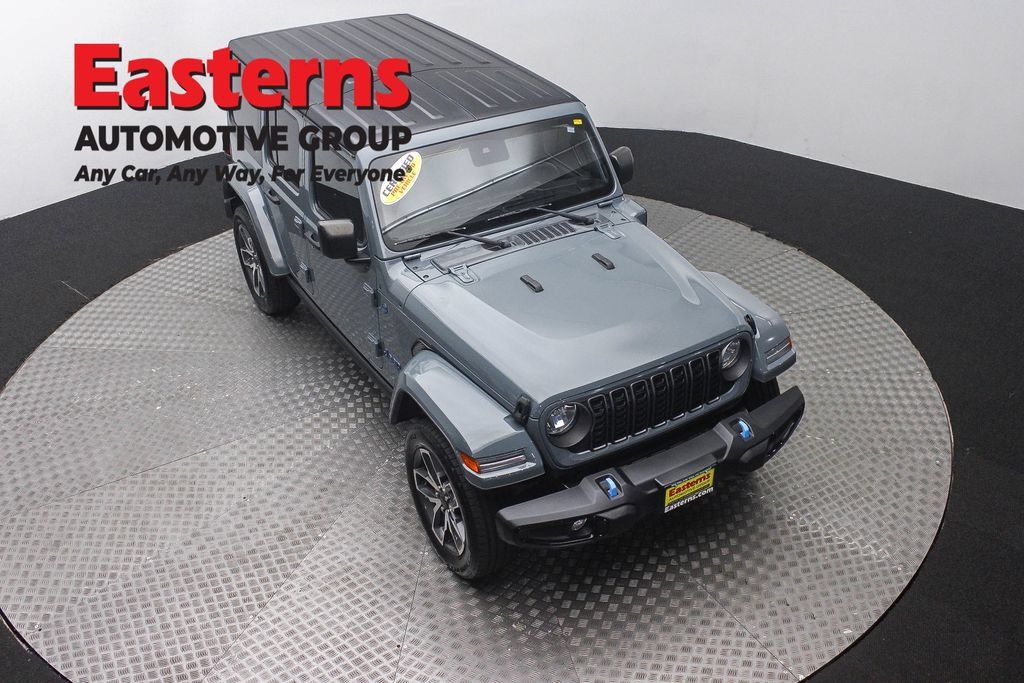 Used 2024 Jeep Wrangler Unlimited w/ Convenience Group AWD/4WD image 5
