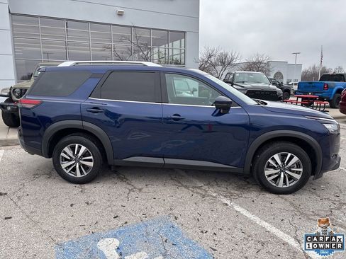 Used 2025 Nissan Pathfinder SL FWD image 36