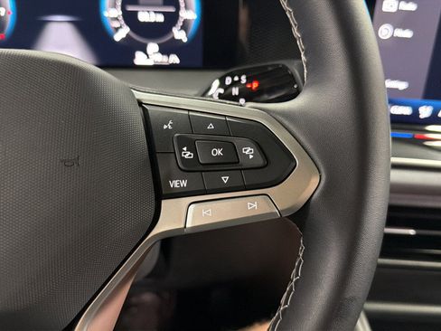 Certified 2025 Volkswagen Tiguan SE AWD/4WD image 23