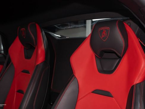 Used 2023 Lamborghini Huracan EVO image 37