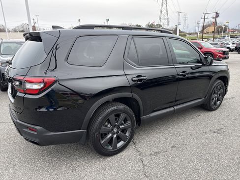 New 2026 Honda Pilot Sport image 9