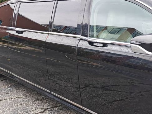 Used 2018 Lincoln Continental Select w/ Continental Climate Package image 13