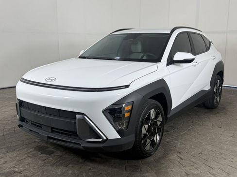 Used 2024 Hyundai Kona SEL FWD image 3