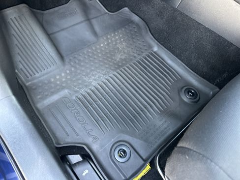 Used 2022 Toyota Corolla LE FWD image 17