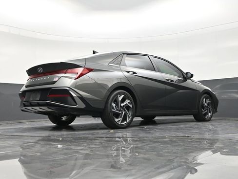 Used 2025 Hyundai Elantra SEL FWD image 25