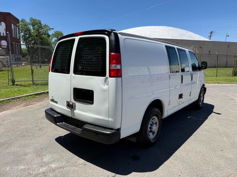Used 2016 Chevrolet Express 2500 RWD image 5
