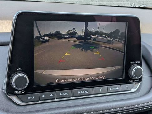 Used 2025 Nissan Rogue SV FWD image 22