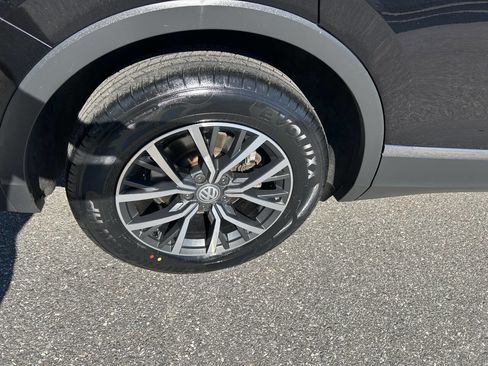 Used 2020 Volkswagen Tiguan SE w/ Panoramic Sunroof Package image 15