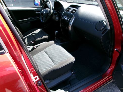 Used 2008 Suzuki SX4 AWD Hatchback image 10