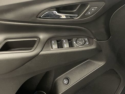 Used 2019 Chevrolet Equinox LT w/ Driver Convenience Package FWD image 16