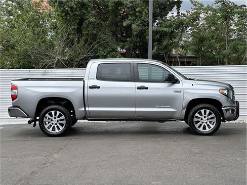 Used 2018 Toyota Tundra SR5 w/ SR5 Upgrade Package AWD/4WD image 9