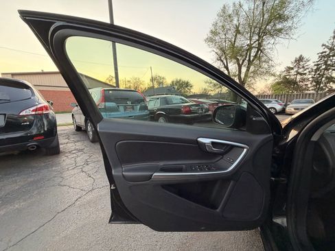 Used 2017 Volvo S60 T5 Dynamic w/ Vision Package FWD image 11