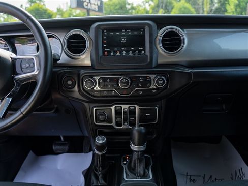 Used 2018 Jeep Wrangler Unlimited Sahara w/ Dual Top Group AWD/4WD image 32
