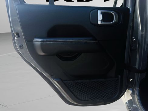 Used 2020 Jeep Gladiator Overland w/ Dual Top Group image 29