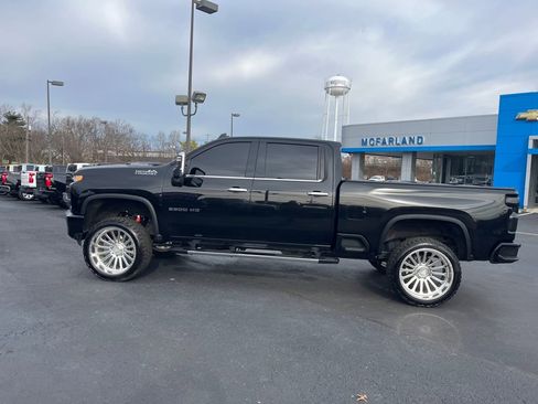 Used 2022 Chevrolet Silverado 2500 High Country w/ Z71 Off-Road Package image 2