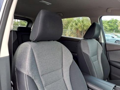 Used 2022 Nissan Rogue SV image 11