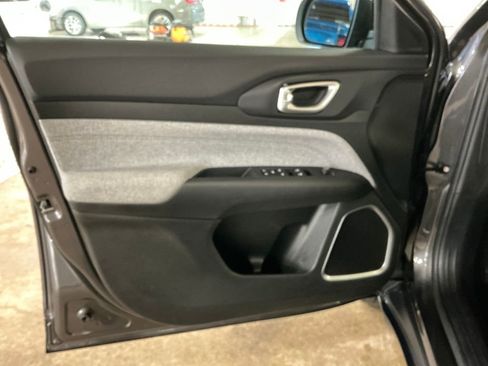 Used 2024 Jeep Compass Latitude image 14