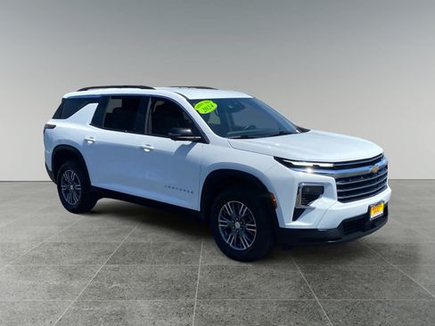 Used 2024 Chevrolet Traverse LT AWD/4WD image 7