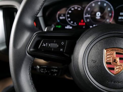 Used 2025 Porsche Cayenne image 19