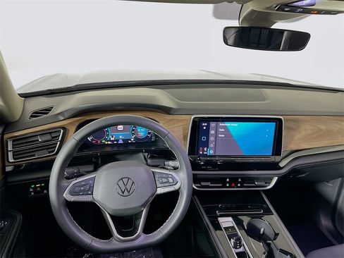 Used 2024 Volkswagen Atlas SE image 19