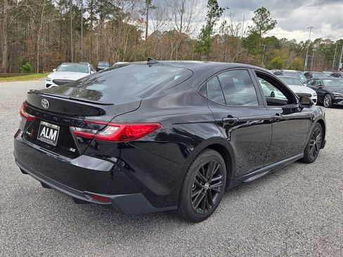 Used 2025 Toyota Camry SE image 12