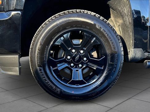 Used 2018 Chevrolet Silverado 1500 LT w/ All Star Edition image 10