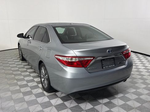 Used 2017 Toyota Camry XLE w/ Moonroof Package FWD image 7