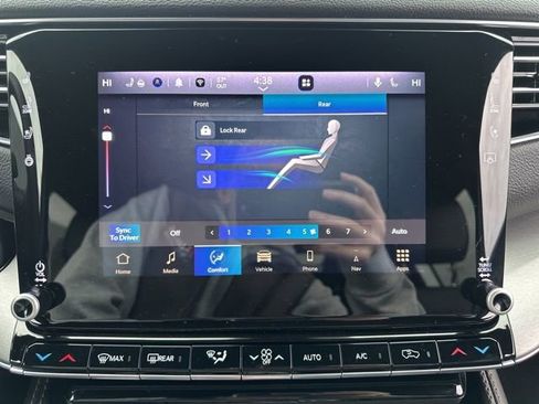 Certified 2024 Jeep Wagoneer Series II image 43