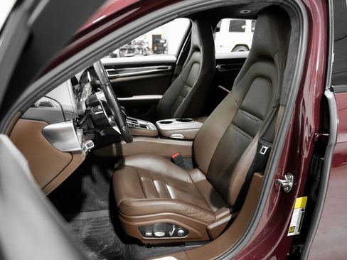 Used 2018 Porsche Panamera Turbo image 9