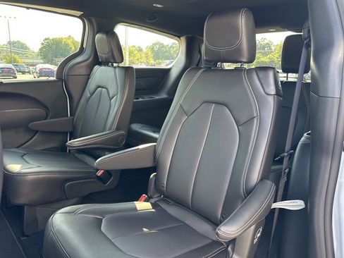 New 2026 Chrysler Pacifica Select image 32