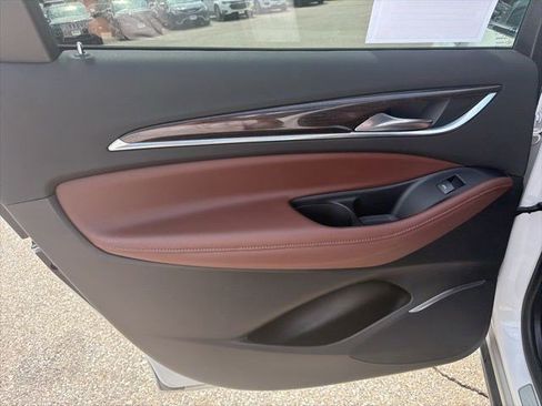 Used 2018 Buick Enclave Avenir w/ Avenir Technology Package AWD/4WD image 12