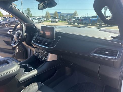 Used 2023 GMC Yukon SLT w/ SLT Premium Package AWD/4WD image 19