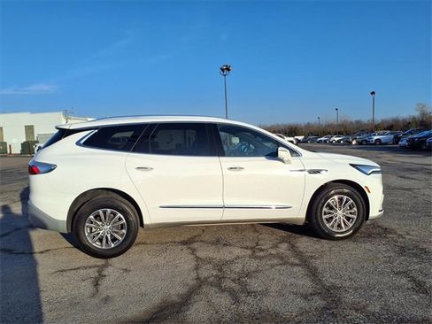 Used 2024 Buick Enclave Premium image 12