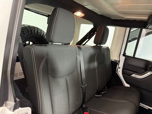 Used 2017 Jeep Wrangler Unlimited Sahara AWD/4WD image 21