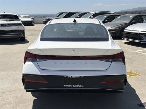 New 2026 Hyundai Elantra SE FWD image 5