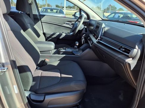 Used 2023 Kia Sportage LX image 18