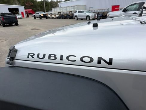 Used 2012 Jeep Wrangler Unlimited Rubicon w/ Dual Top Group AWD/4WD image 10