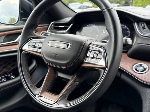 Used 2023 Jeep Grand Cherokee Summit w/ Advanced Protech Group IV AWD/4WD image 13