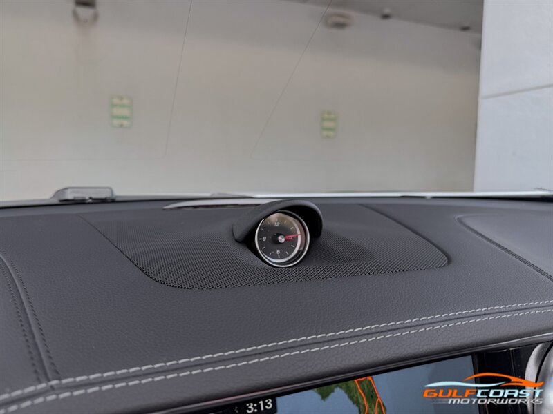 Used 2019 Mercedes-Benz SL 550 w/ Driver Assistance Package image 15