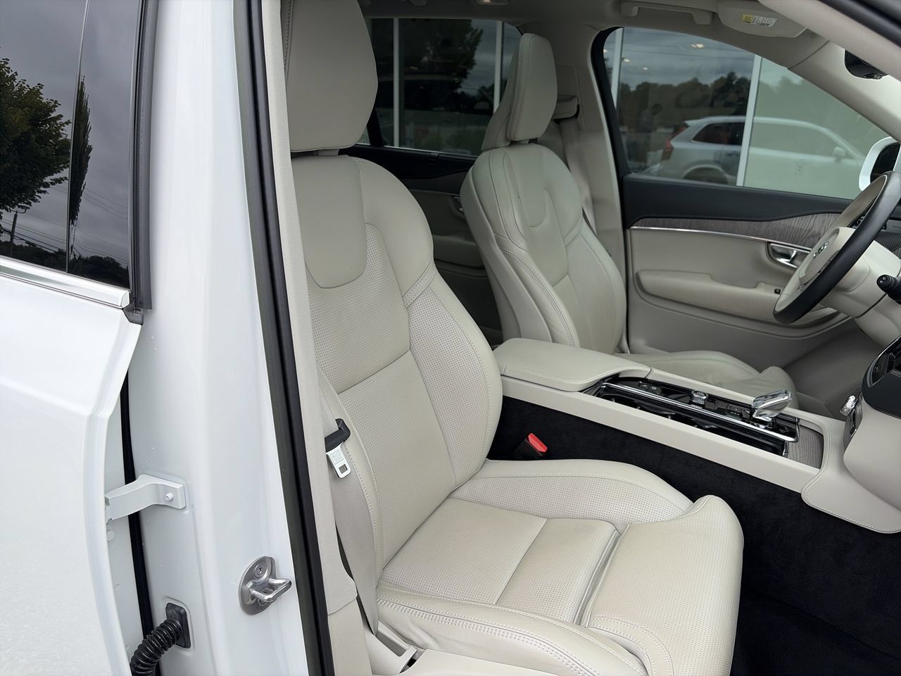 Used 2023 Volvo XC90 T8 Ultimate AWD/4WD image 36