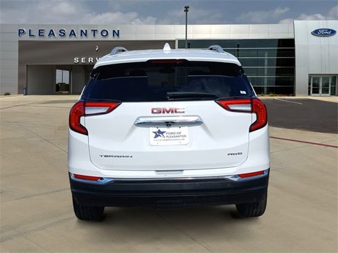 Used 2024 GMC Terrain SLT image 4