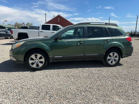 Used 2010 Subaru Outback 2.5i Premium AWD/4WD image 6