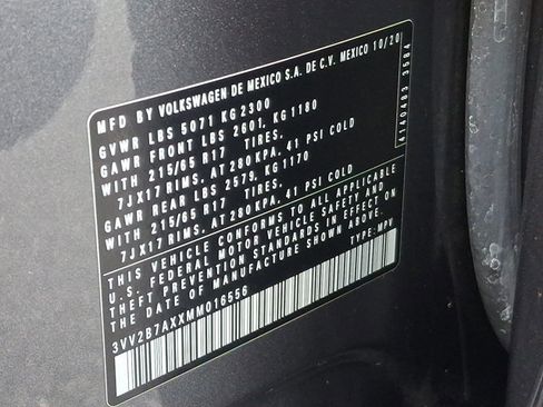 Used 2021 Volkswagen Tiguan SE w/ Panoramic Sunroof Package image 27